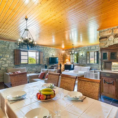 Martim With Pool & Big Garden Near Braga By Se 別荘 *