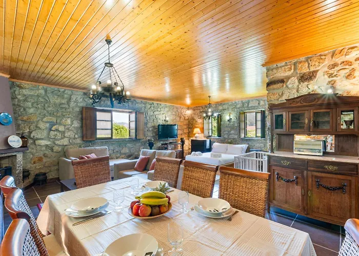 Martim With Pool & Big Garden Near Braga By Se بيت للعطل *