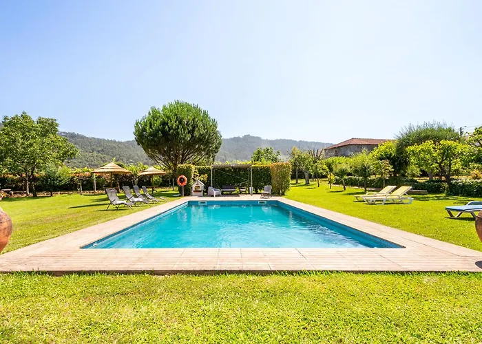 Martim With Pool & Big Garden Near Braga By Se 펜션 *