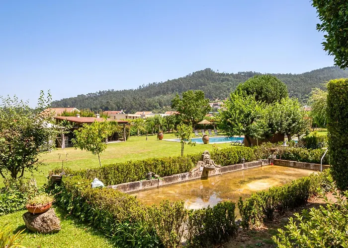 Martim With Pool & Big Garden Near Braga By Se 펜션 바르셀로스